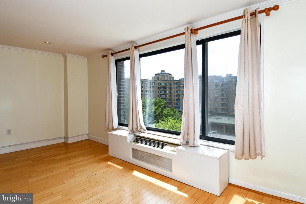 2501 CALVERT STREET NW Unit: 605