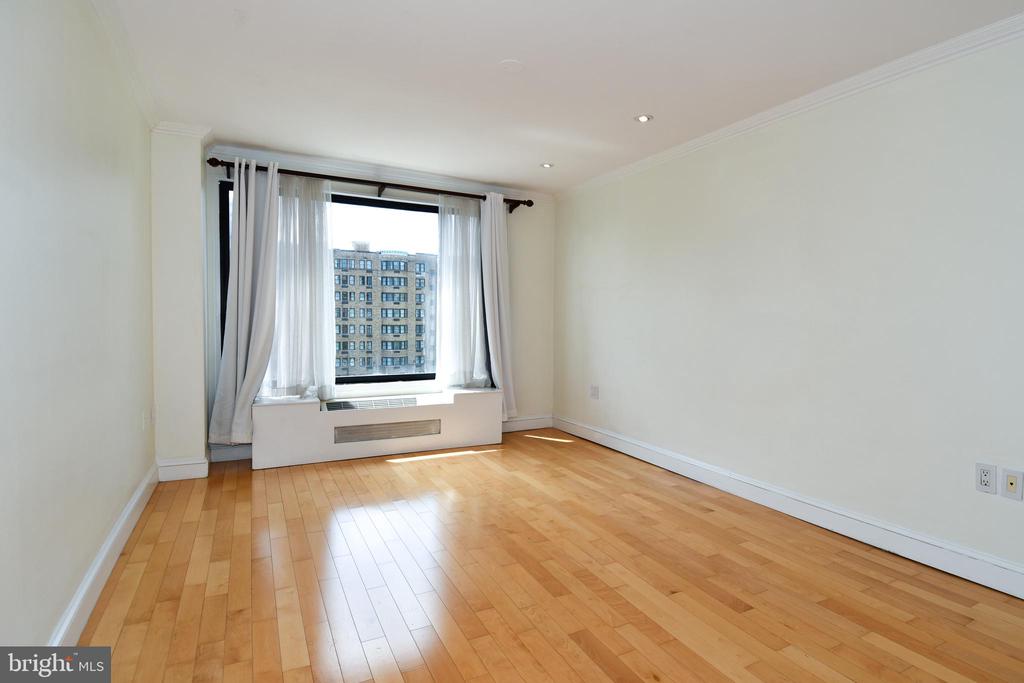 2501 CALVERT STREET NW Unit: 605