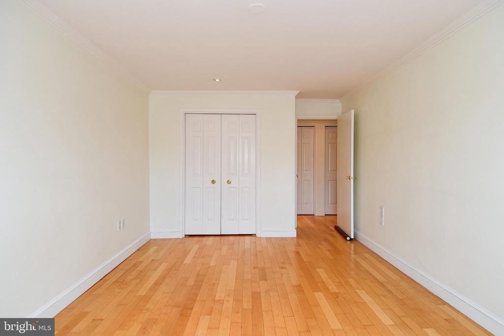 2501 CALVERT STREET NW Unit: 605