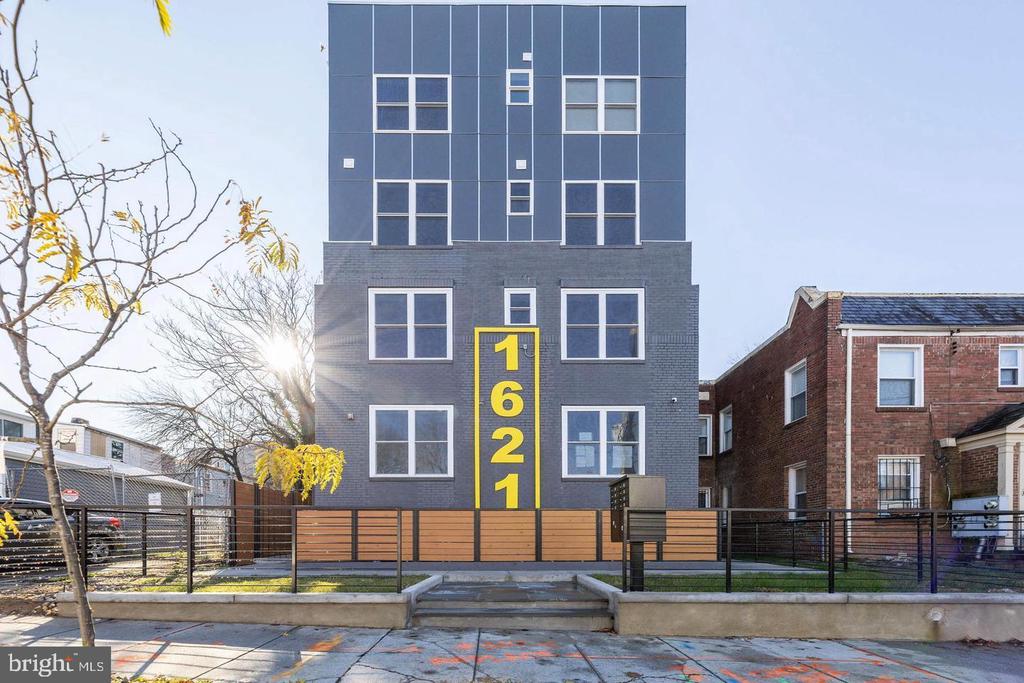 1621 T STREET SE Unit: 1