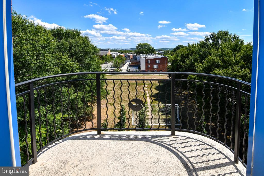 401 NE 13TH STREET NE Unit: PH8