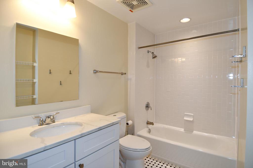 401 NE 13TH STREET NE Unit: PH8