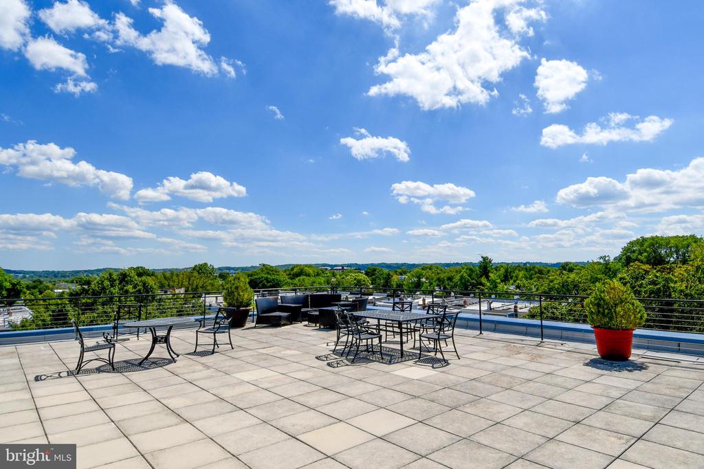 401 NE 13TH STREET NE Unit: PH8