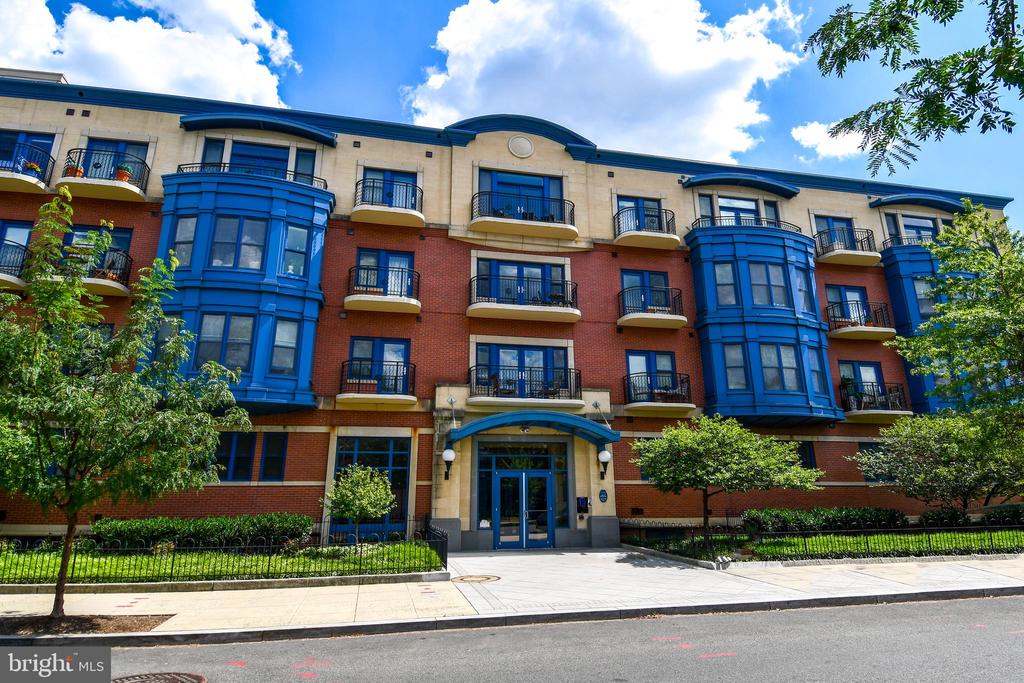 401 NE 13TH STREET NE Unit: PH8