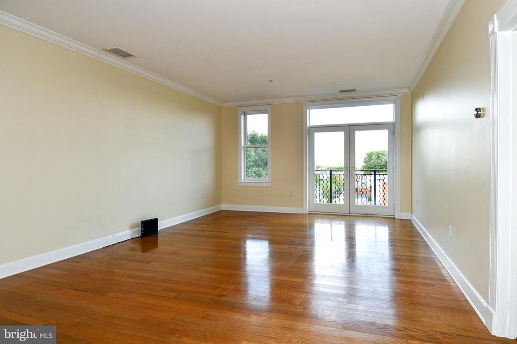 401 NE 13TH STREET NE Unit: PH8