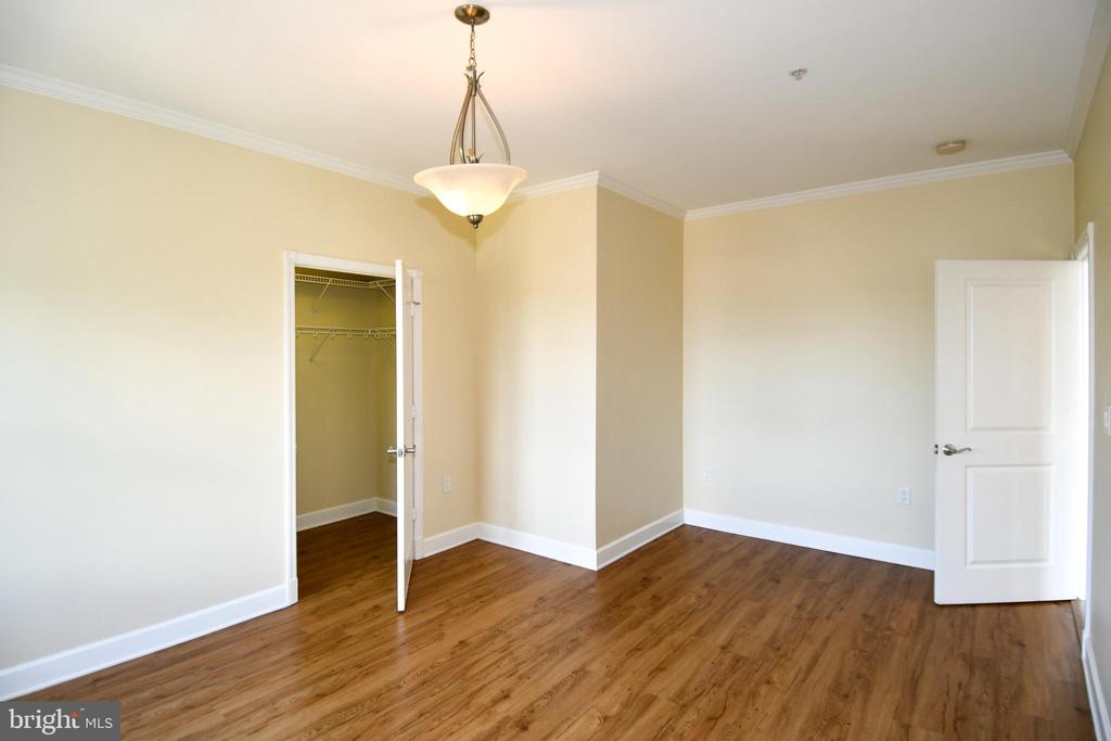 401 NE 13TH STREET NE Unit: PH8