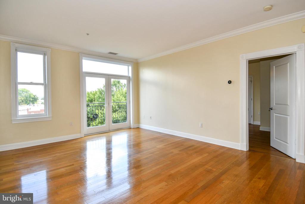 401 NE 13TH STREET NE Unit: PH8