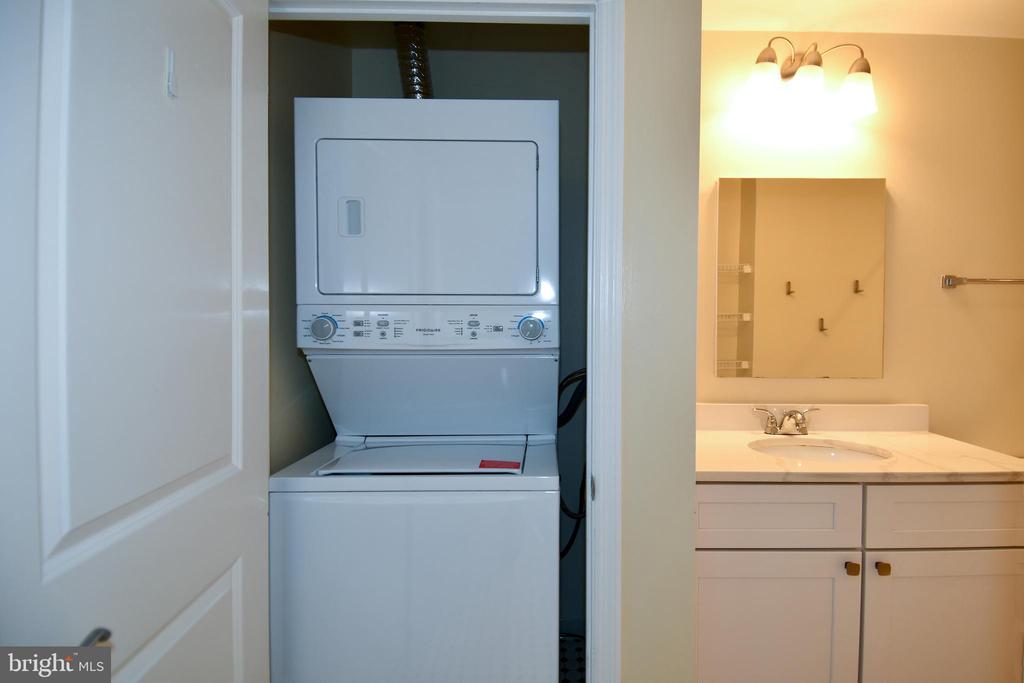 401 NE 13TH STREET NE Unit: PH8