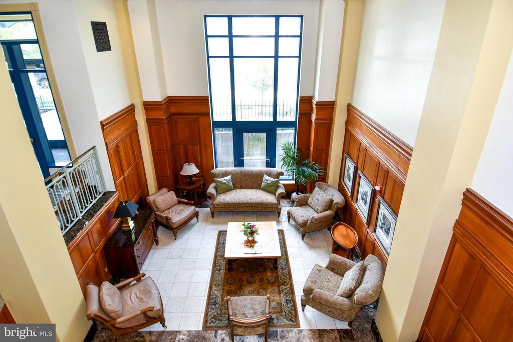 401 NE 13TH STREET NE Unit: PH8
