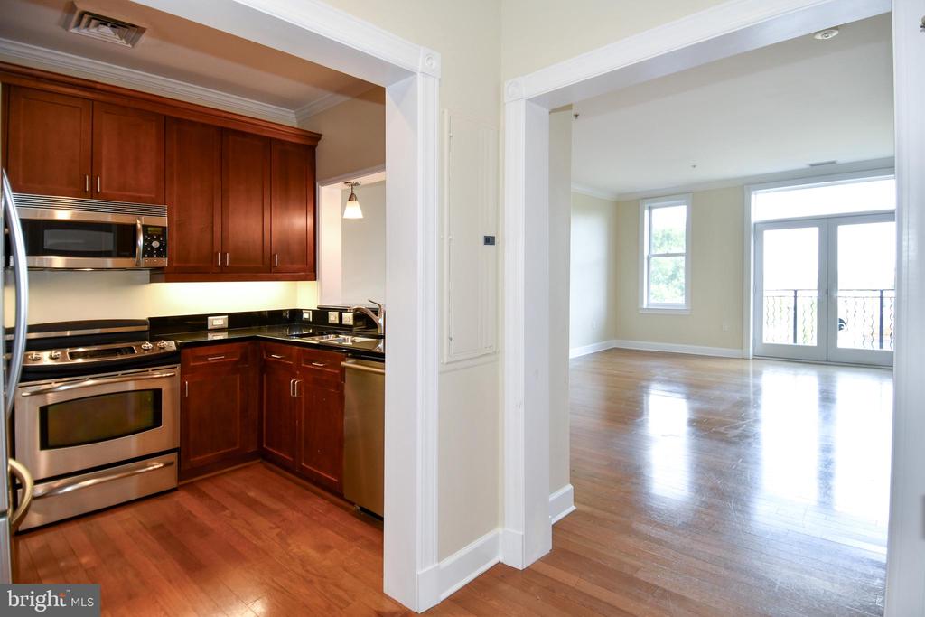 401 NE 13TH STREET NE Unit: PH8