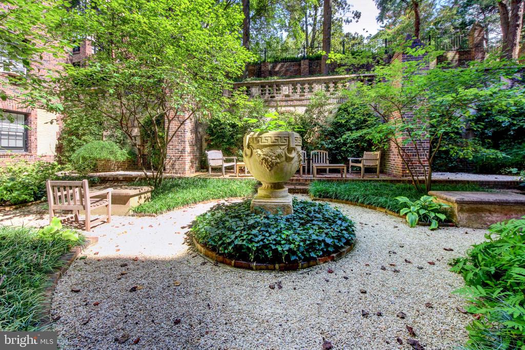 3031 SEDGWICK STREET NW Unit: 102-E