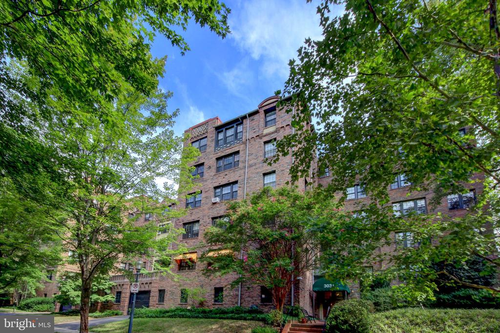 3031 SEDGWICK STREET NW Unit: 102-E