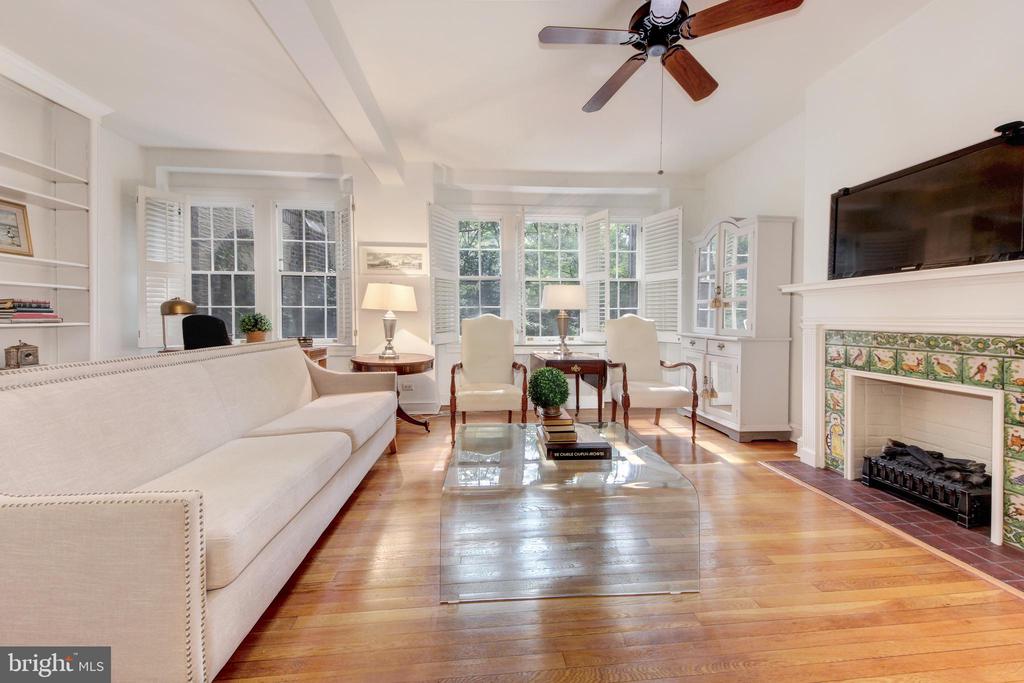 3031 SEDGWICK STREET NW Unit: 102-E