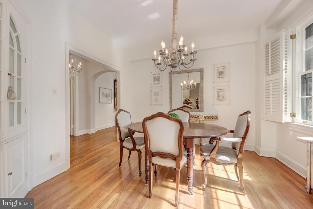 3031 SEDGWICK STREET NW Unit: 102-E