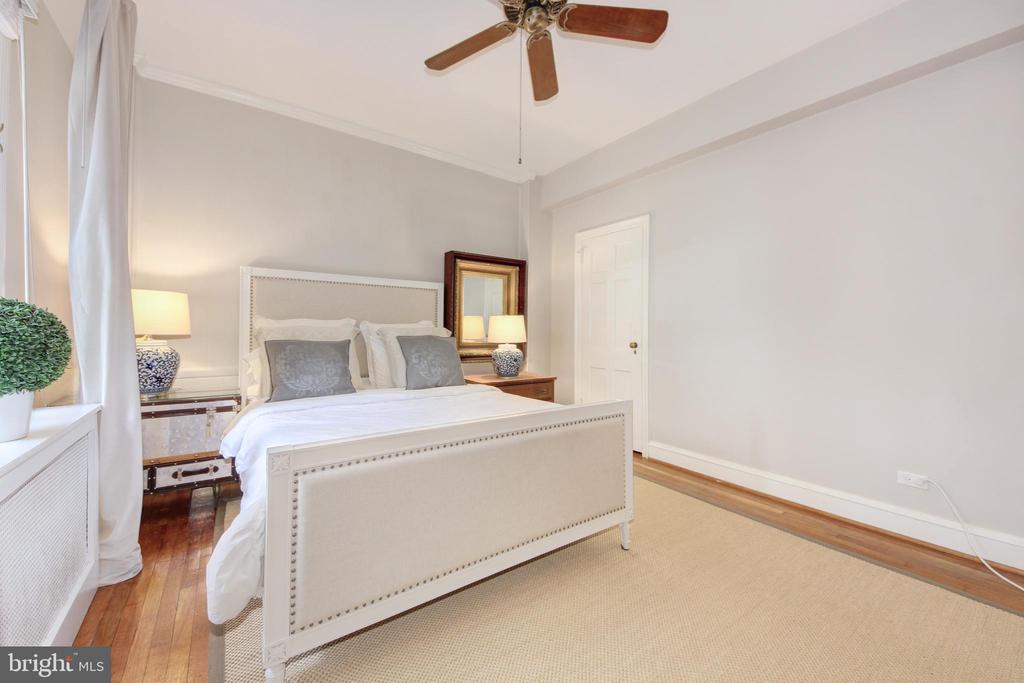 3031 SEDGWICK STREET NW Unit: 102-E