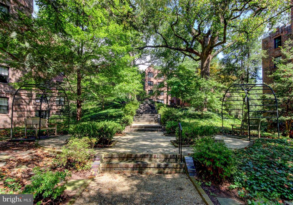 3031 SEDGWICK STREET NW Unit: 102-E