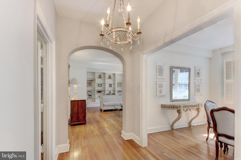3031 SEDGWICK STREET NW Unit: 102-E