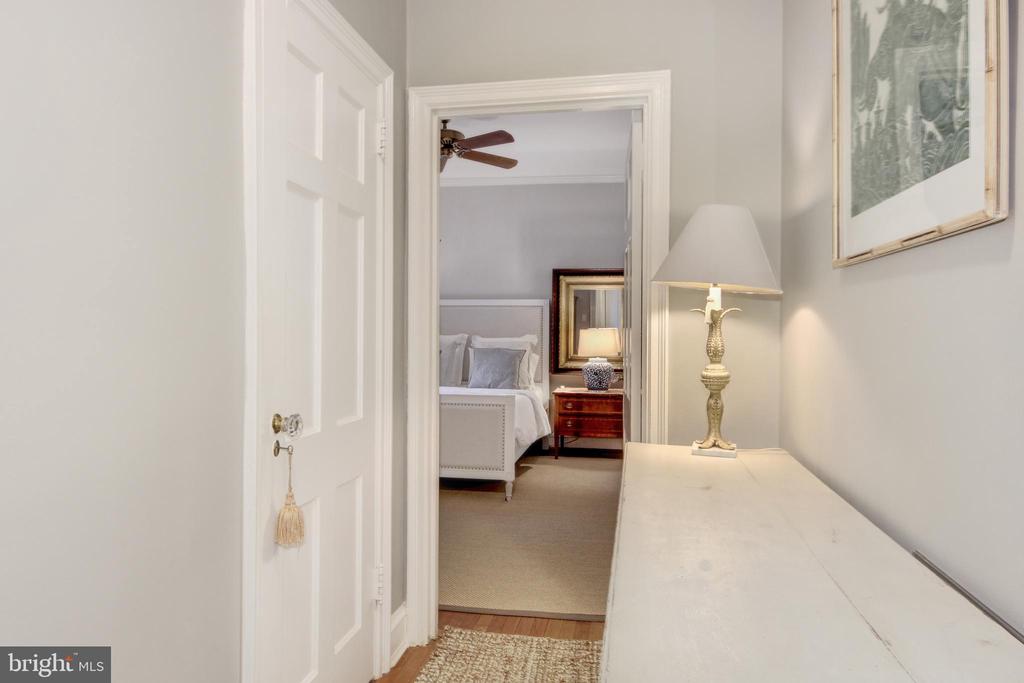3031 SEDGWICK STREET NW Unit: 102-E
