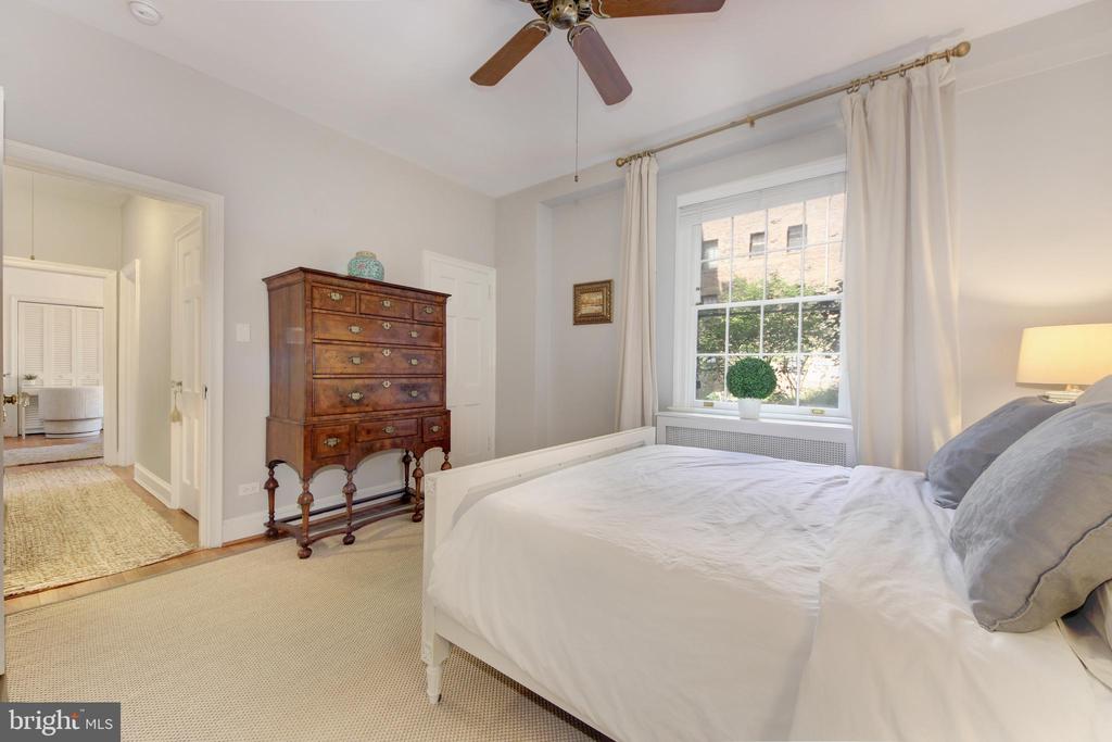 3031 SEDGWICK STREET NW Unit: 102-E