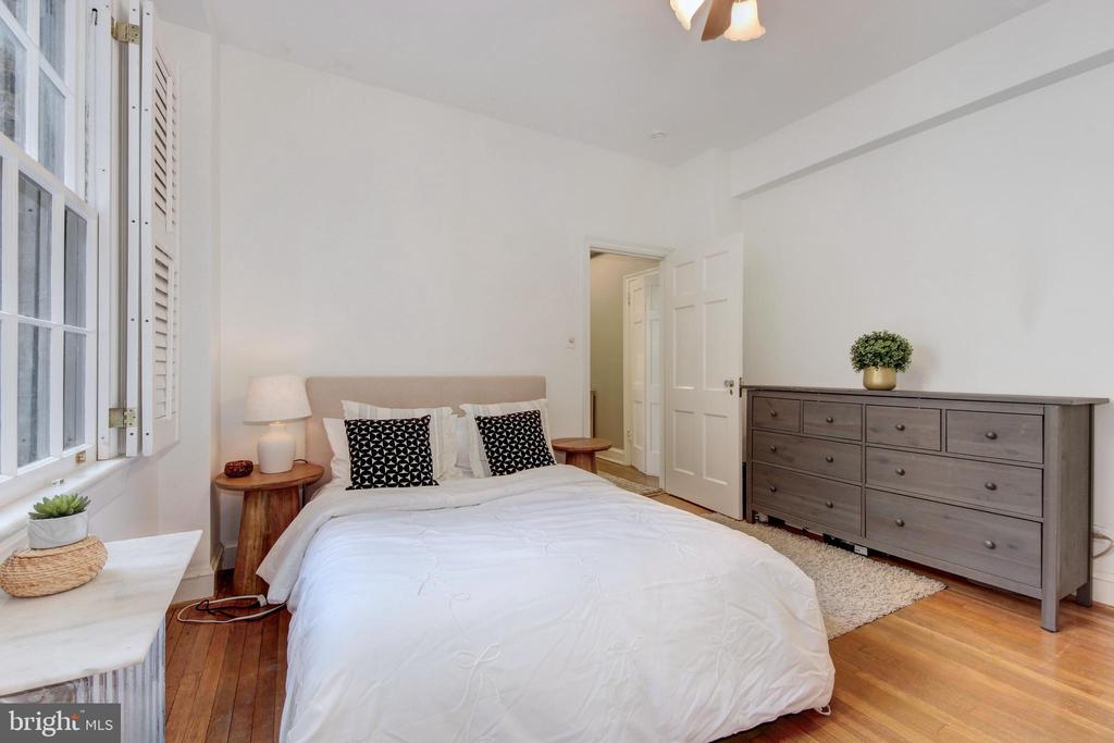 3031 SEDGWICK STREET NW Unit: 102-E