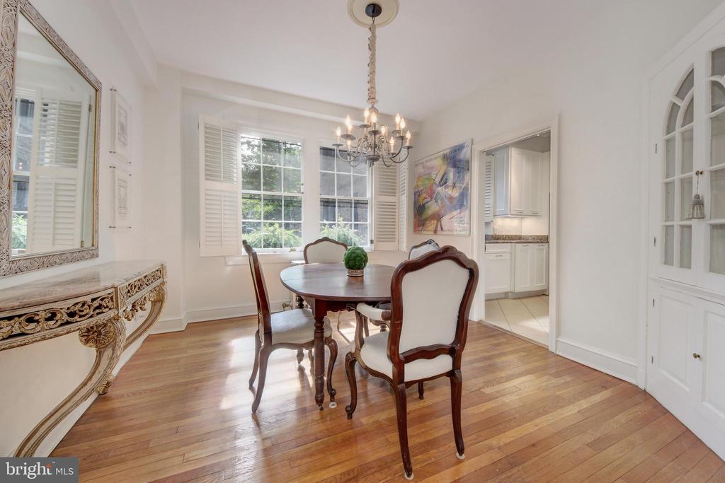 3031 SEDGWICK STREET NW Unit: 102-E