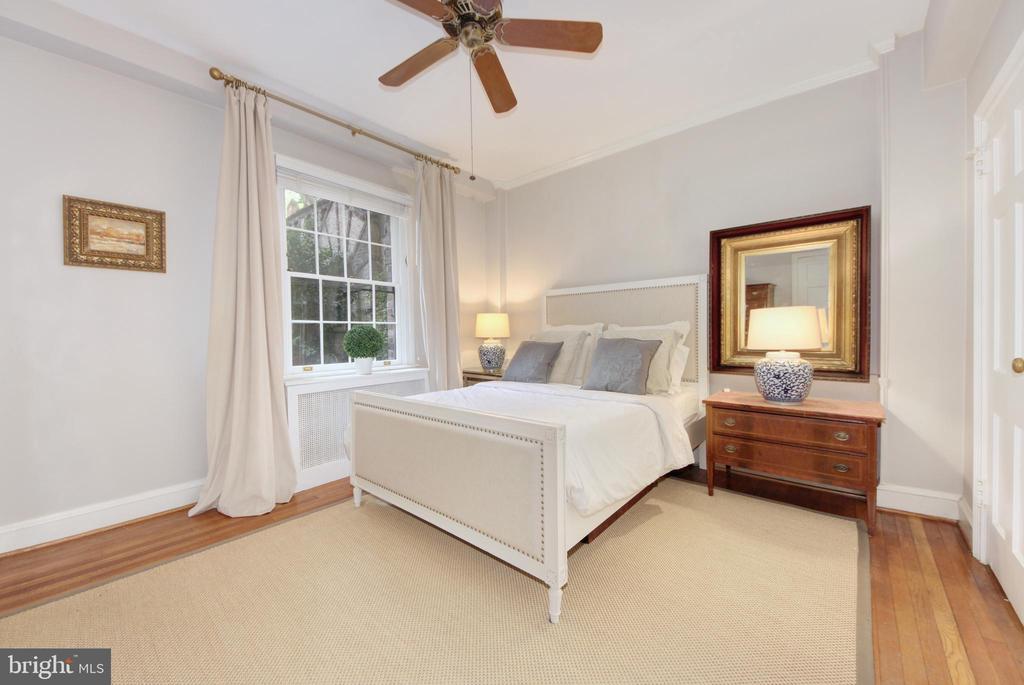 3031 SEDGWICK STREET NW Unit: 102-E