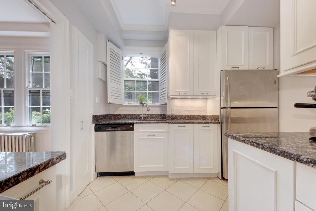 3031 SEDGWICK STREET NW Unit: 102-E