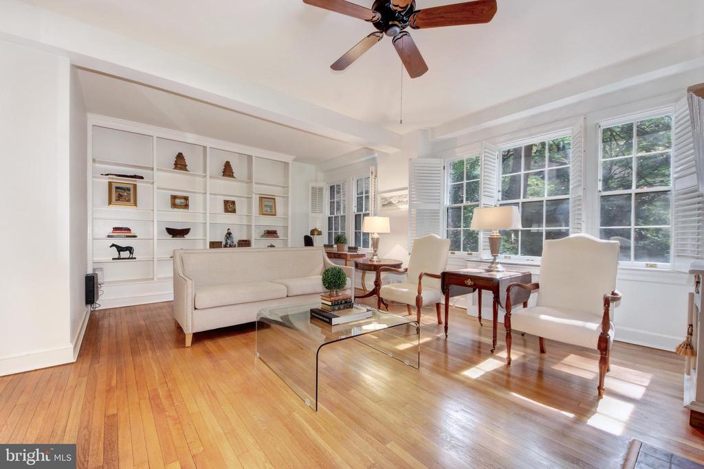 3031 SEDGWICK STREET NW Unit: 102-E