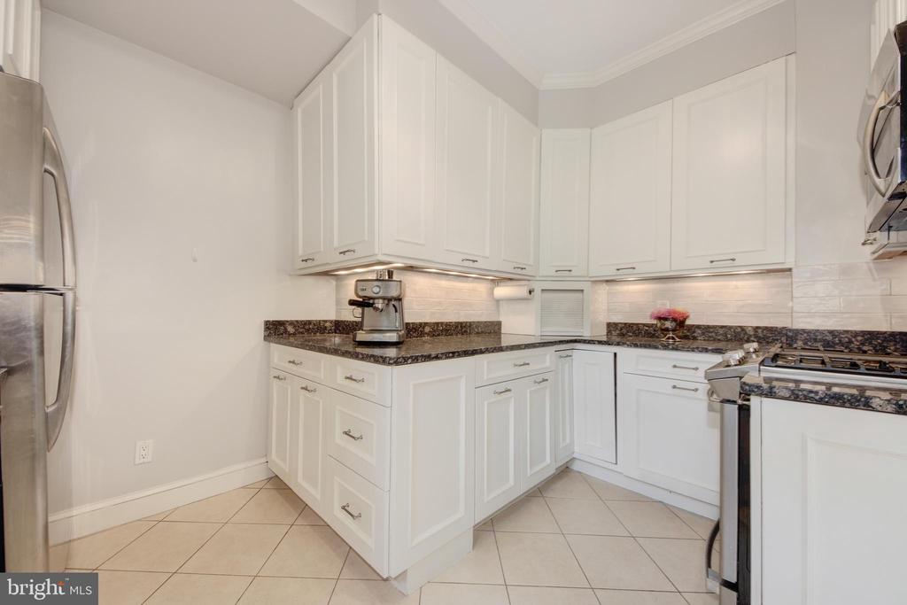 3031 SEDGWICK STREET NW Unit: 102-E