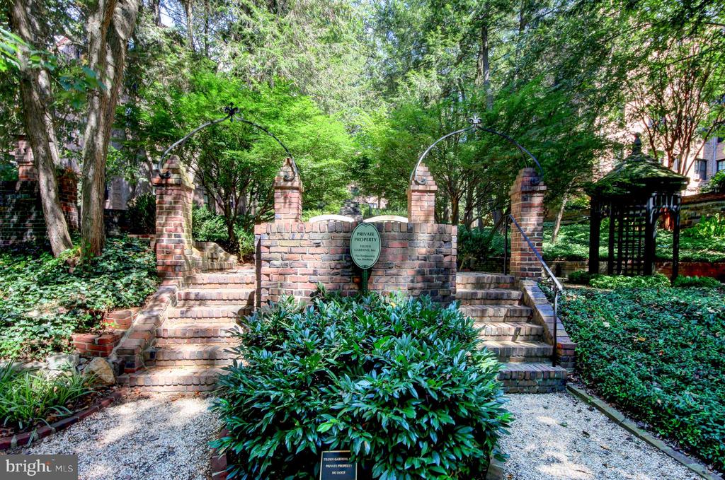 3031 SEDGWICK STREET NW Unit: 102-E