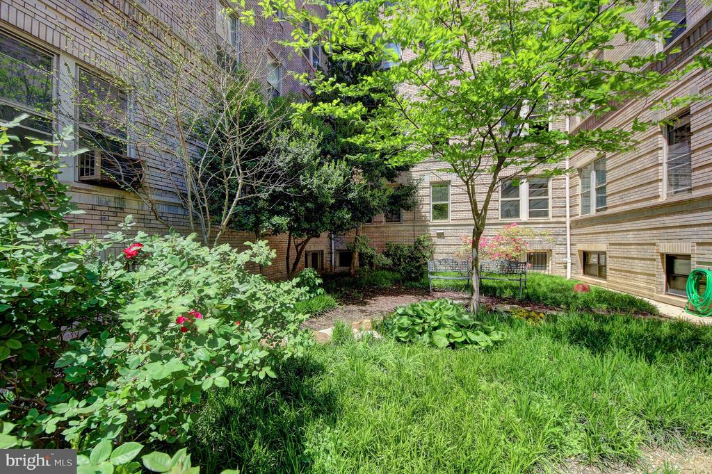 1725 17TH STREET NW Unit: 416