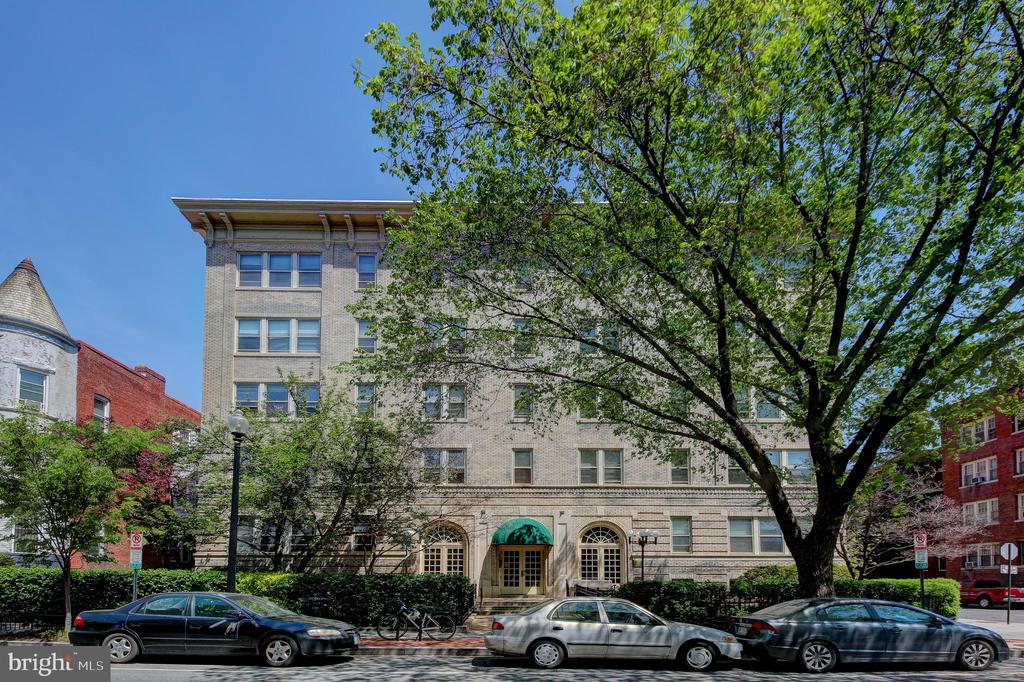 1725 17TH STREET NW Unit: 416