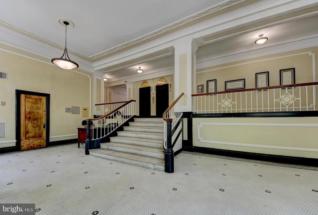 1725 17TH STREET NW Unit: 416