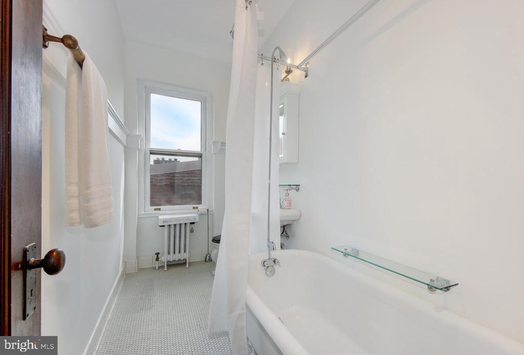 1725 17TH STREET NW Unit: 416