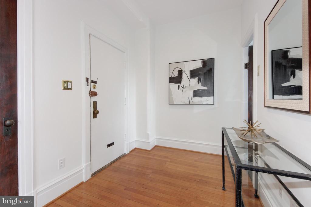 1725 17TH STREET NW Unit: 416