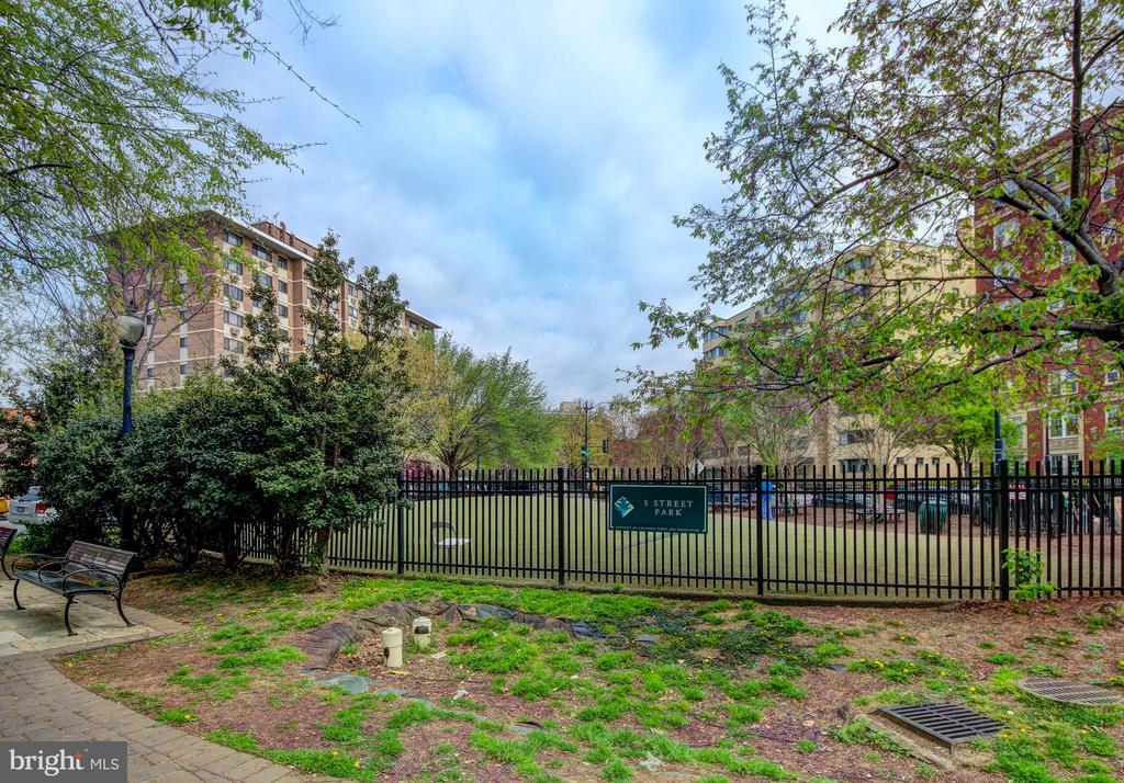 1725 17TH STREET NW Unit: 416