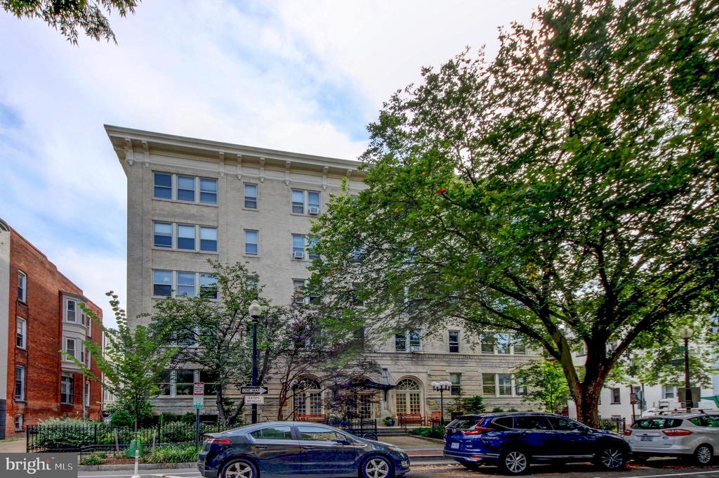 1725 17TH STREET NW Unit: 416