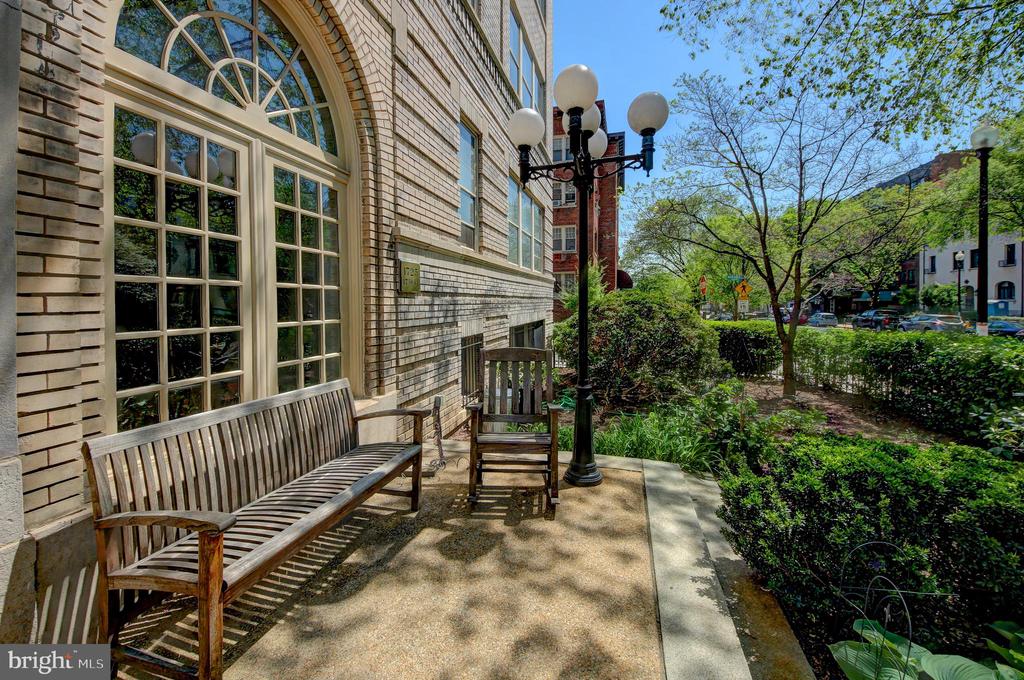 1725 17TH STREET NW Unit: 416