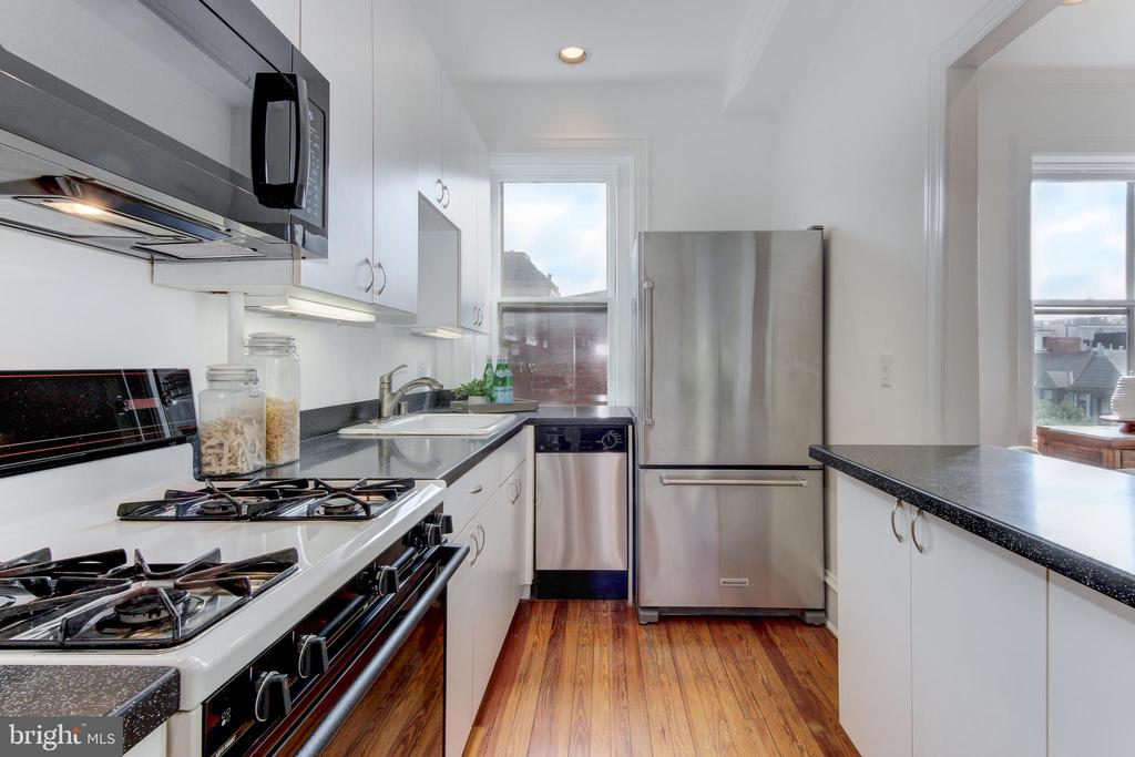 1725 17TH STREET NW Unit: 416