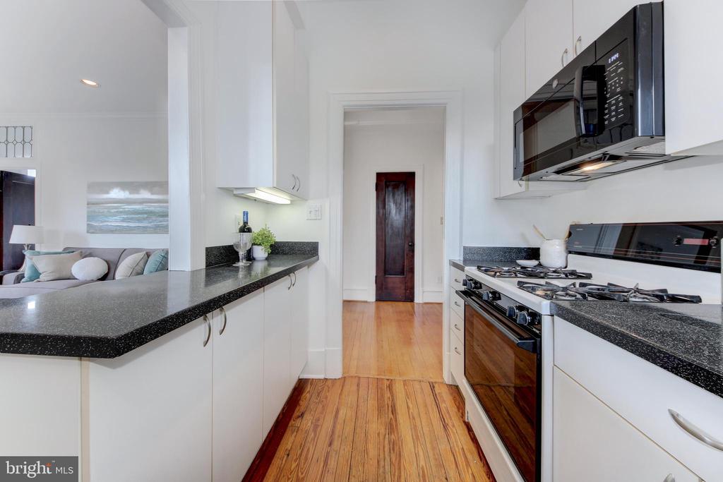 1725 17TH STREET NW Unit: 416