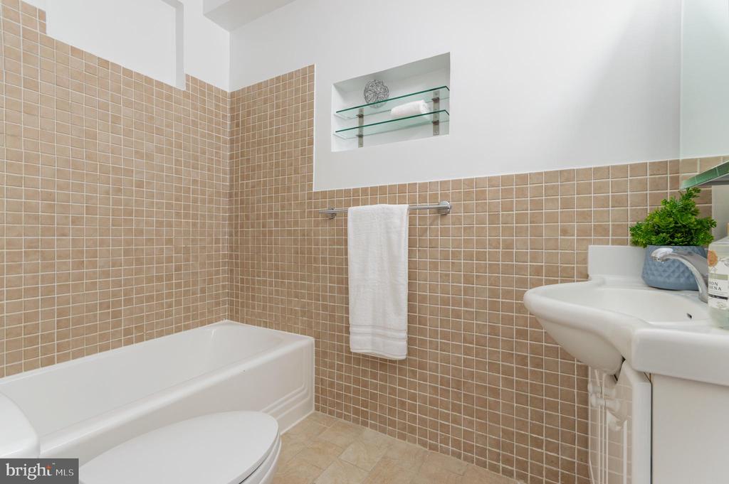 3901 CATHEDRAL AVENUE NW Unit: 419