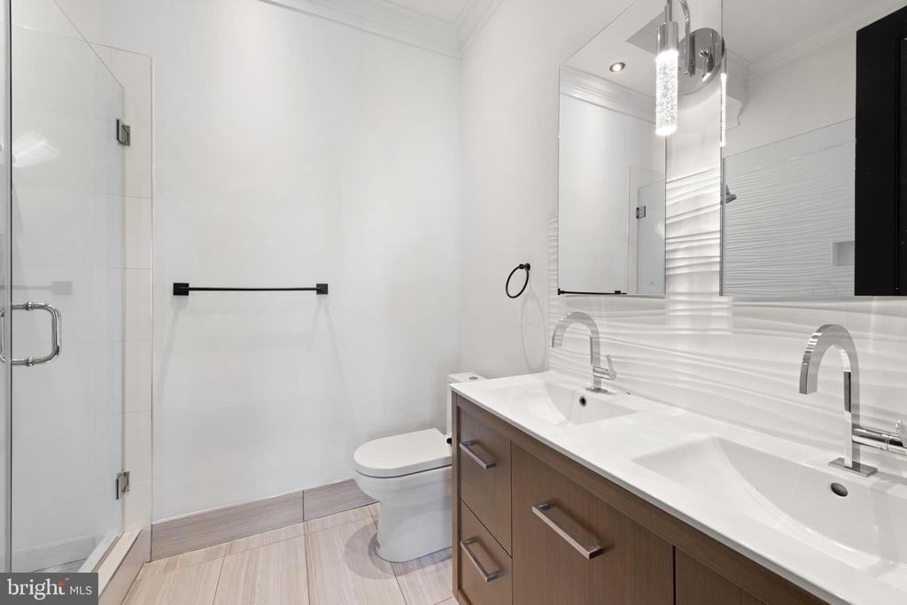 719 12TH STREET SE Unit: 3