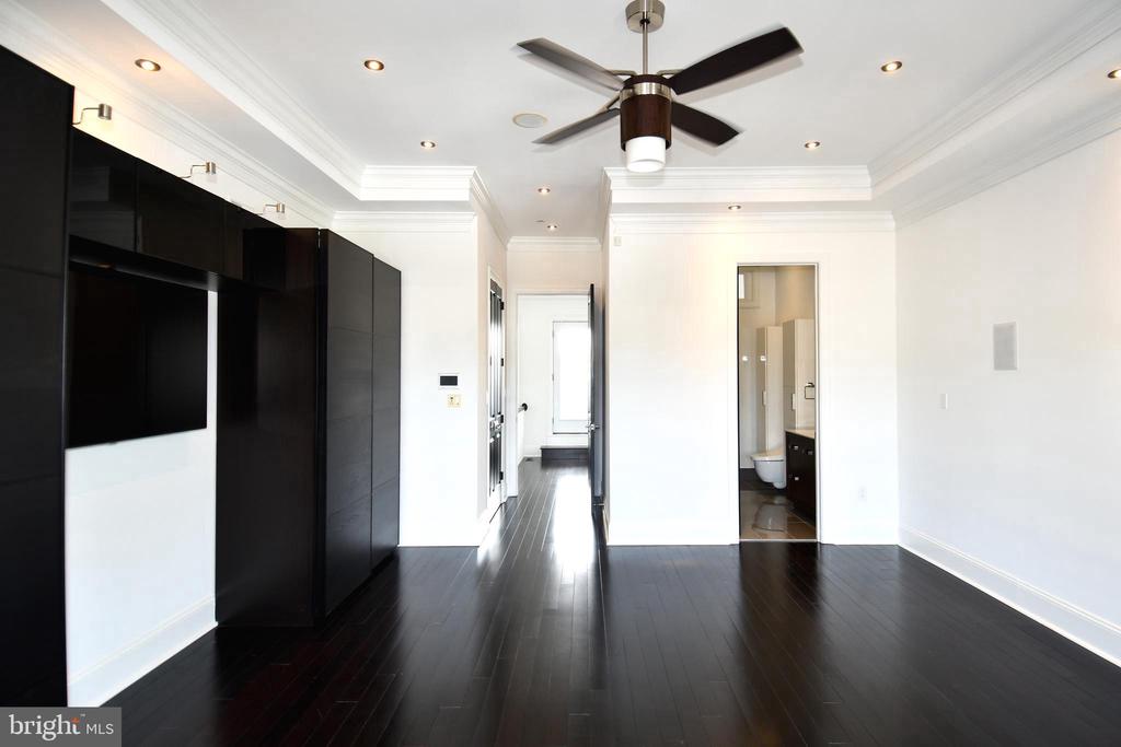 719 12TH STREET SE Unit: 3