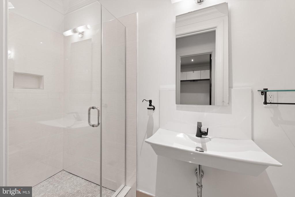 719 12TH STREET SE Unit: 3