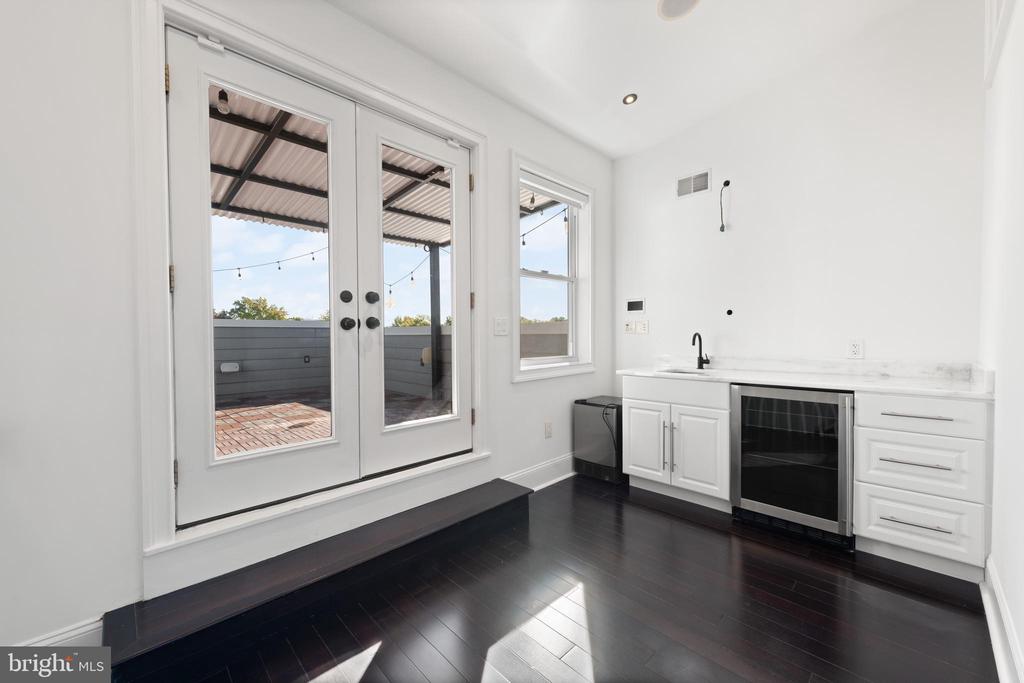 719 12TH STREET SE Unit: 3