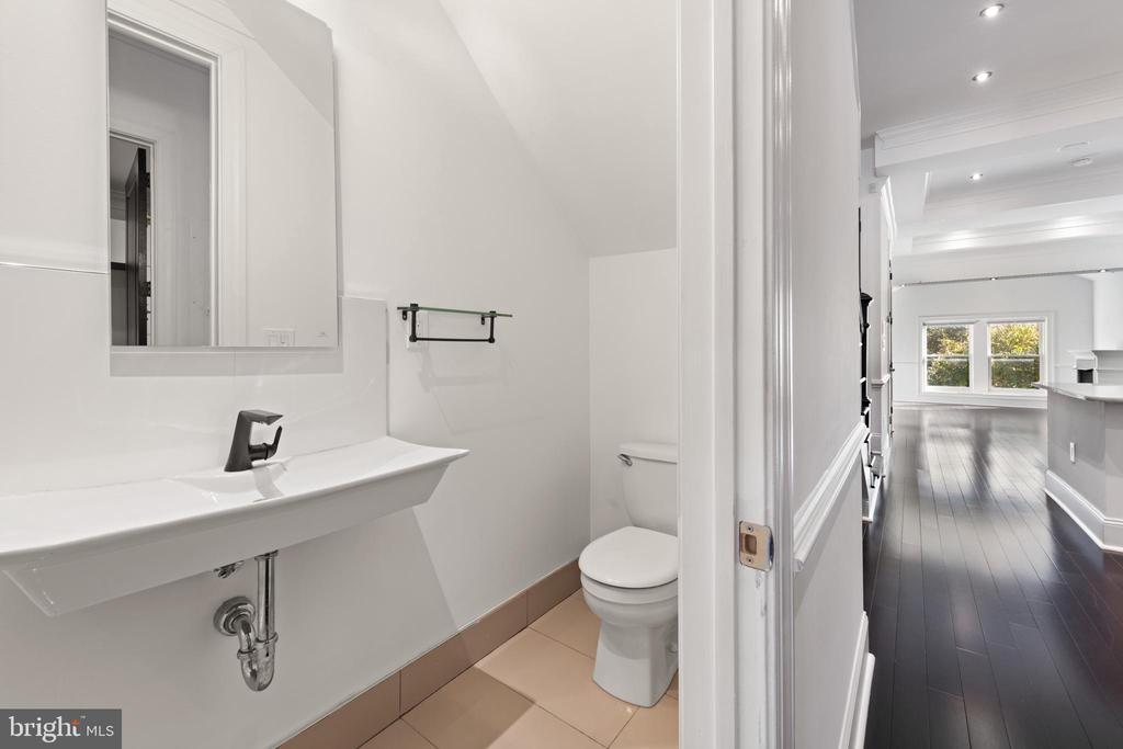 719 12TH STREET SE Unit: 3