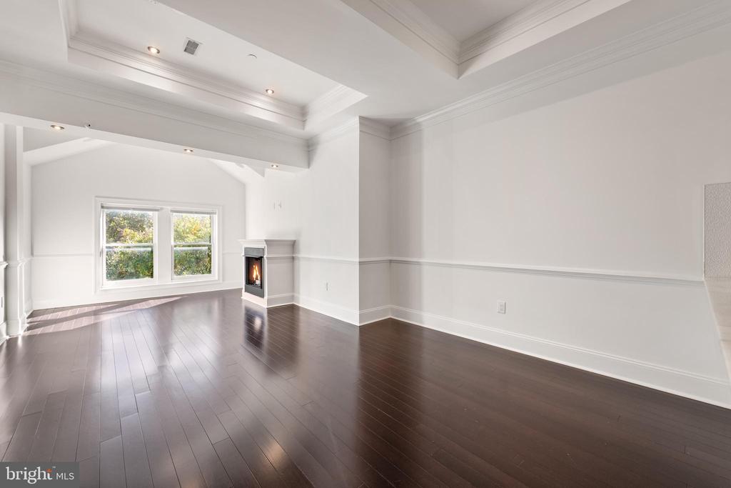 719 12TH STREET SE Unit: 3