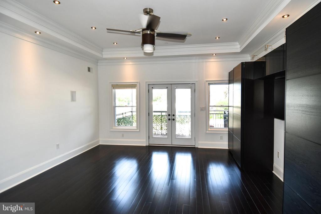719 12TH STREET SE Unit: 3