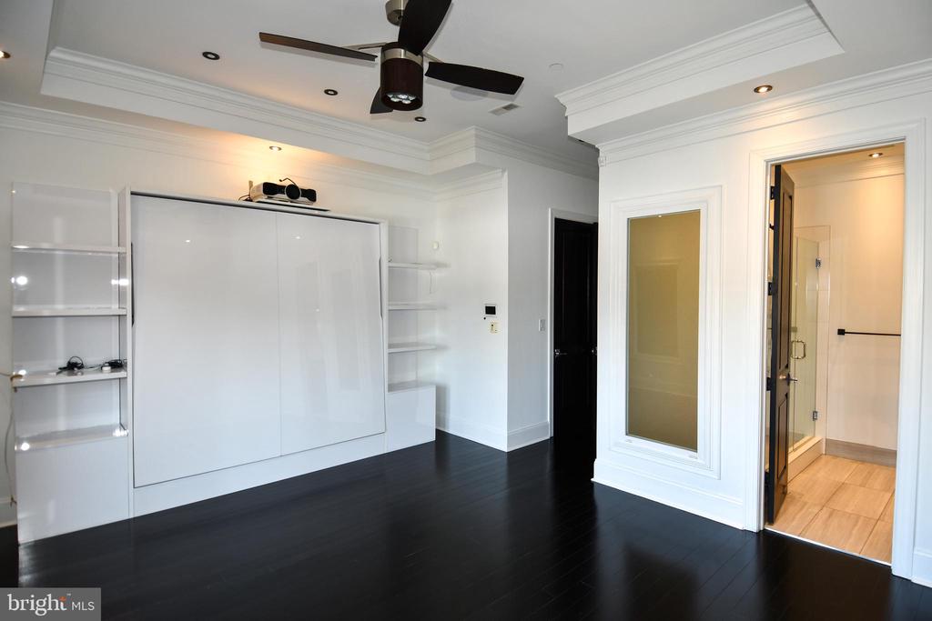 719 12TH STREET SE Unit: 3