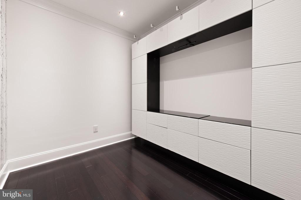 719 12TH STREET SE Unit: 3